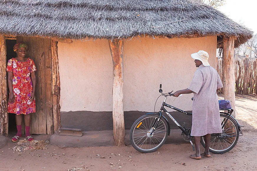 Una bicicleta en manos de un sanitario supone una herramienta indispensable para luchar contra el Covid-19 o la malaria.