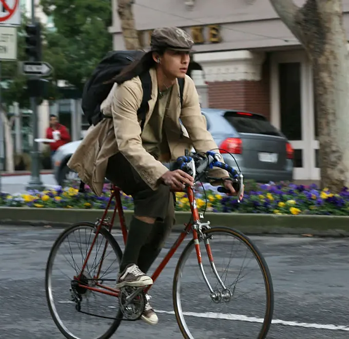 ¿Iría más gente al trabajo en bici si le pagaran 20 euros al mes por hacerlo?