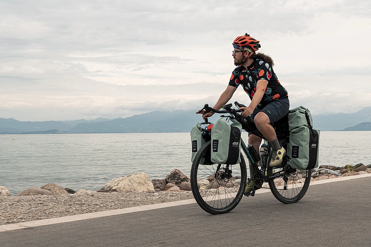Givi Bike: mochilas y alforjas para ciclismo urbano, gravel y