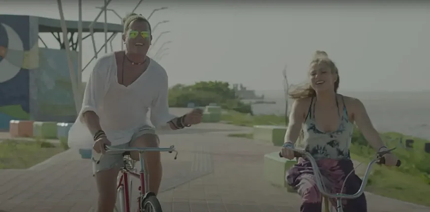Aja borgoña petróleo crudo Bike Song: 'La bicicleta' de Carlos Vives y Shakira