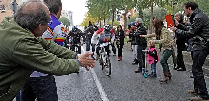 Performance en Tarragona para reivindicar la bici