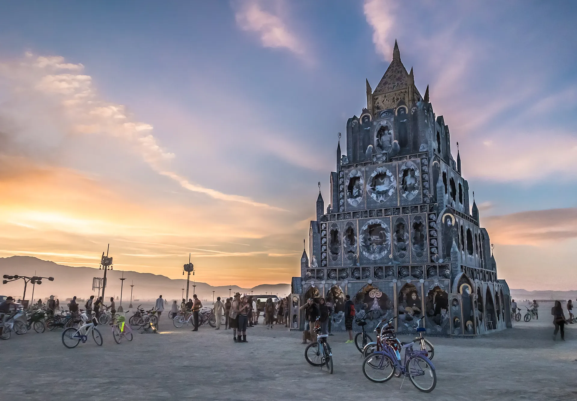 Burning Man está repleto de increíbles construcciones: la mayor parte terminan siendo quemadas (foto: Curtis Simmons).