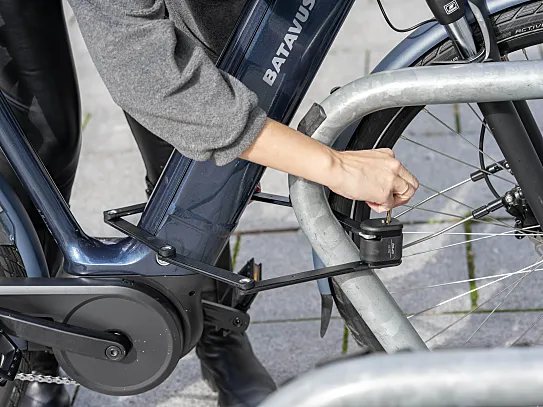Si tienes que dejar tu bici a solas, hazte con un buen candado.