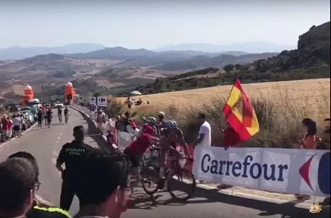 El grave incidente que empañó la duodécima etapa de la Vuelta a España