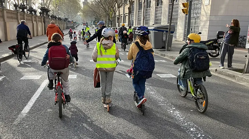 El Bike Bus Acelerator se estrena en Barcelona y le seguirán las ciudades de Lisboa, Viena, Glasgow, Utrecht y Copenhague.
