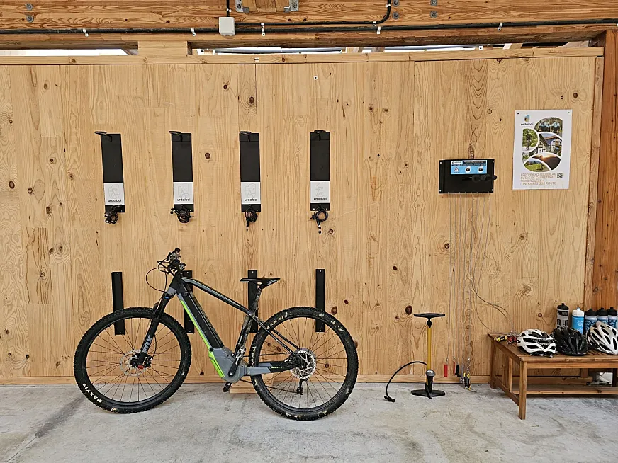 Visita la web de Urdaibai Bike Reserve para conocer los servicios que hay disponibles para tu bici y para ti en la zona.