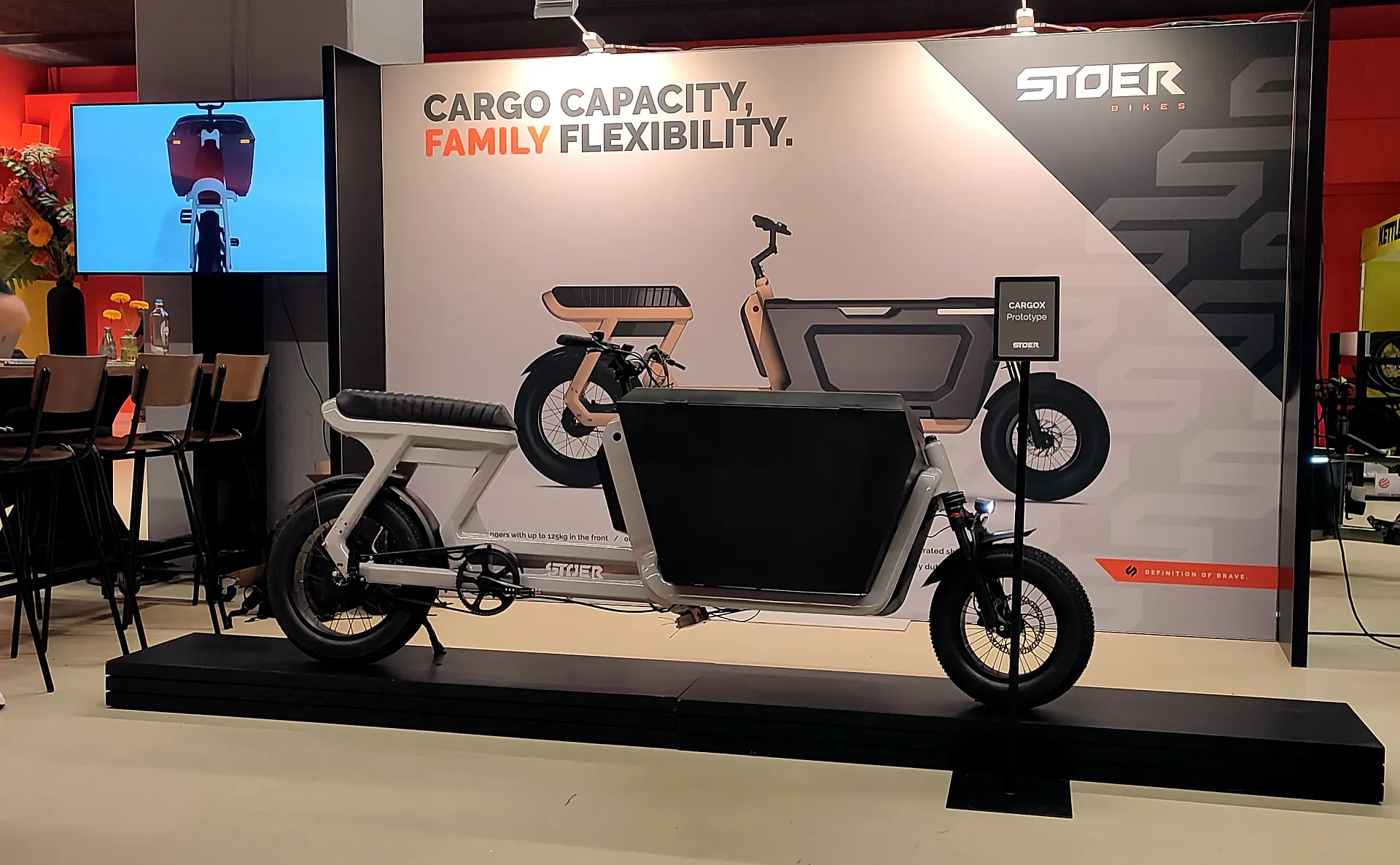 Stoer, conocido fabricante holandés de fatbikes, presentó un futurista modelo de cargobike.