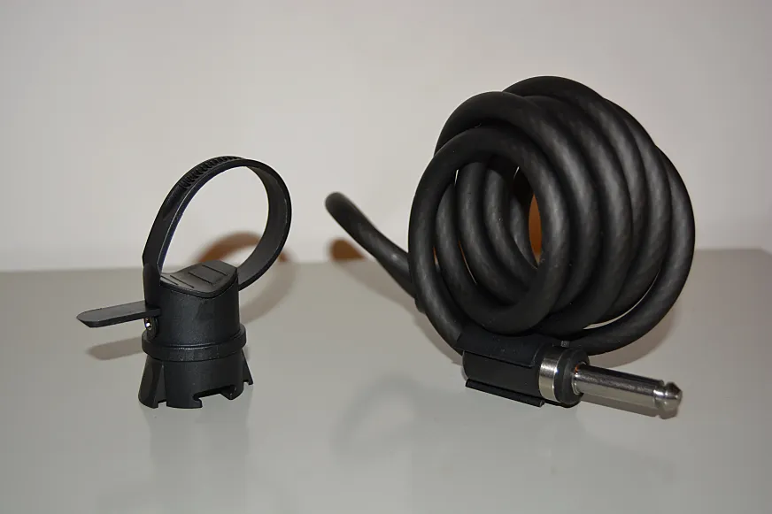El Plug-In Cable LO-F04 viene con adaptador para cualquier cuadro.