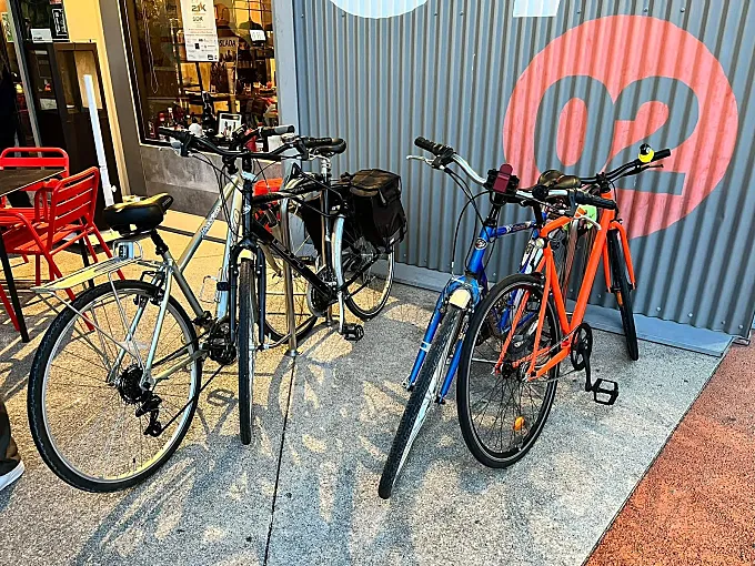 Aparcabicis y descuentos para ciclistas en los bares 'bike friendly' de Coslada