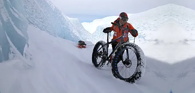 Un español pretende conquistar la Antártida en bicicleta