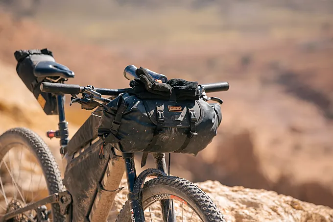 Restrap renueva y revoluciona su gama de bolsas de bikepacking