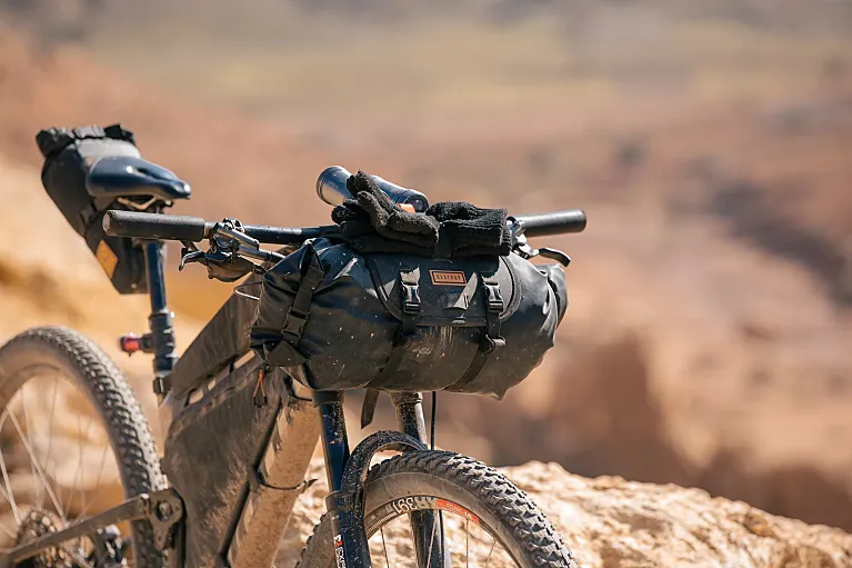 Restrap renueva y revoluciona su gama de bolsas de bikepacking