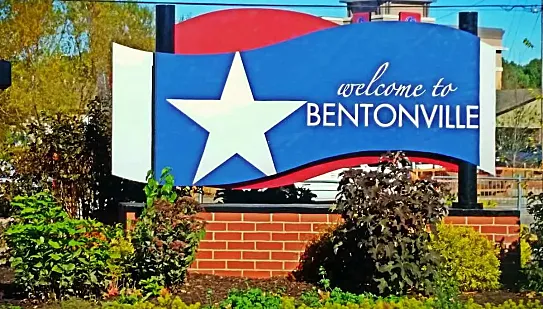 Cartel de bienvenida de Bentonville, Arkansas.