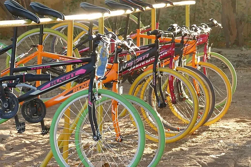 Parking de bicicletas en un instituto senegalés.