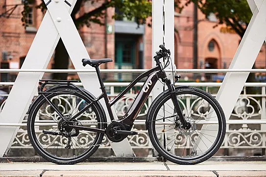 La Liv Amiti E+ 2 es una bicicleta eléctrica orientada a un uso urbano, pero muy capaz de afrontar excursiones campestres.