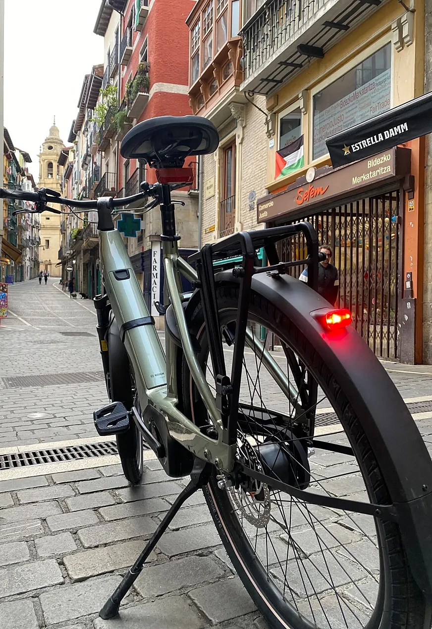 La Charter+4 Nexus 5 Belt 540 Wh Lowstep viene equipada de serie con todo lo que necesitas para tu día a día.