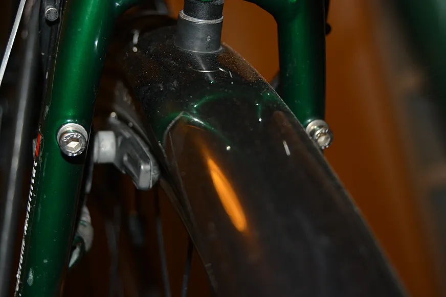 El Fantomas II de XLC viene sin tornillos. Confirma que tienes estos anclajes en tu bici.