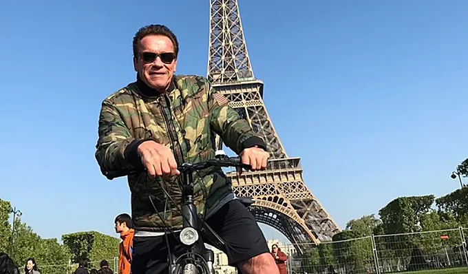 Schwarzenegger quiere dar la vuelta al mundo en bici