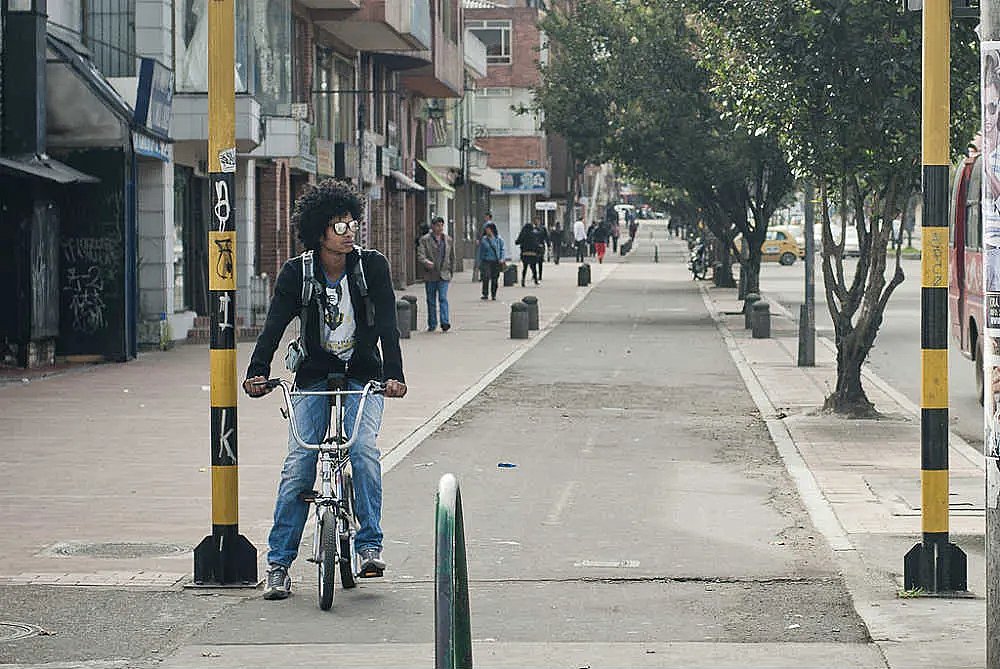 Criticar salida Mayo Colombia: días libres para los que vayan a trabajar en bicicleta y fomento  de la intermodalidad