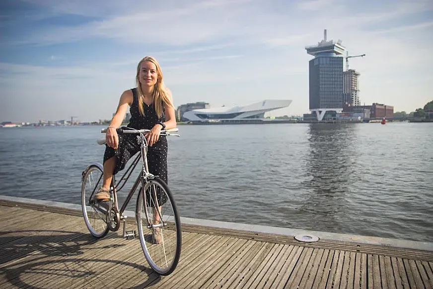 Anna Luten, alcaldesa ciclista de Amsterdam.