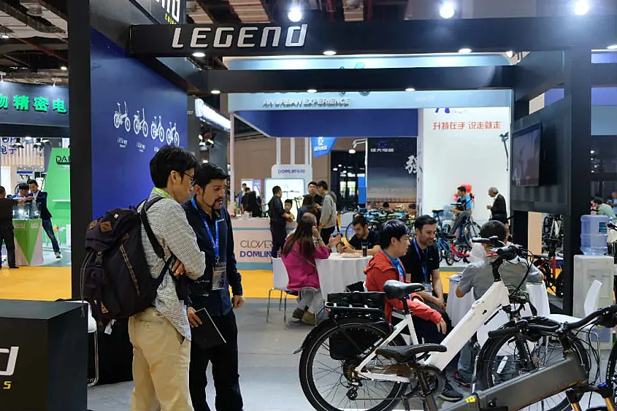 Stand de Legend eBikes en la feria de la bicicleta de China.