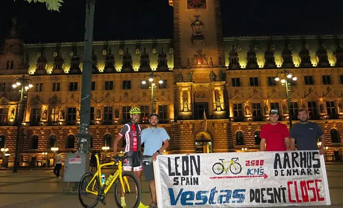 2.500 kilómetros en bici contra el cierre de Vestas en León