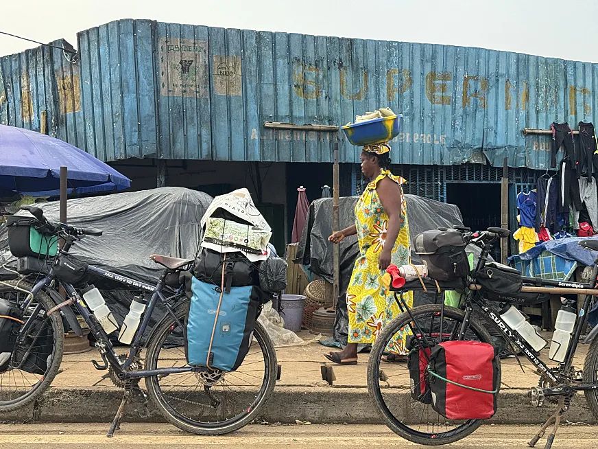 Las bicis Ojalá y Serendipia en Kango, Gabón.