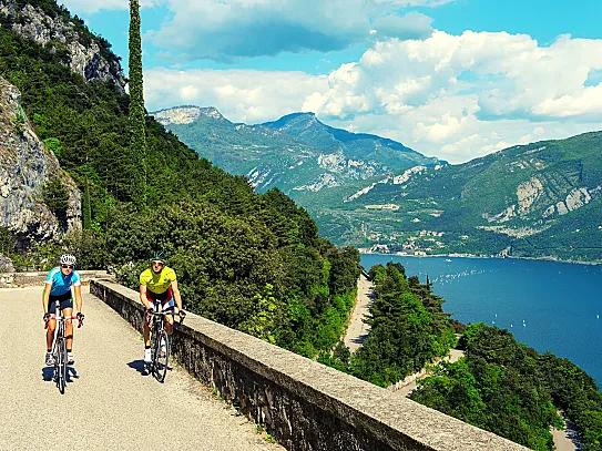 ¿Te imaginas recorrer el Lago Garda en bicicleta? Puede ser posible antes de 2030.