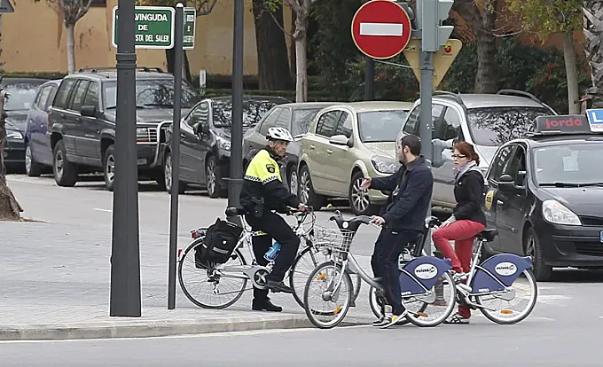 Esquerra Unida propone financiar el carril bici con las multas de los ciclistas