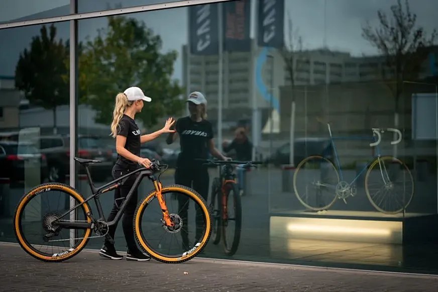 Emily Batty se suma al equipo de Canyon.