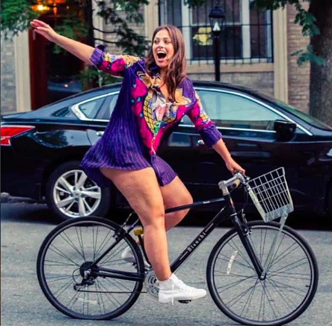 Ashley Graham: cuando la normalidad monta en bici
