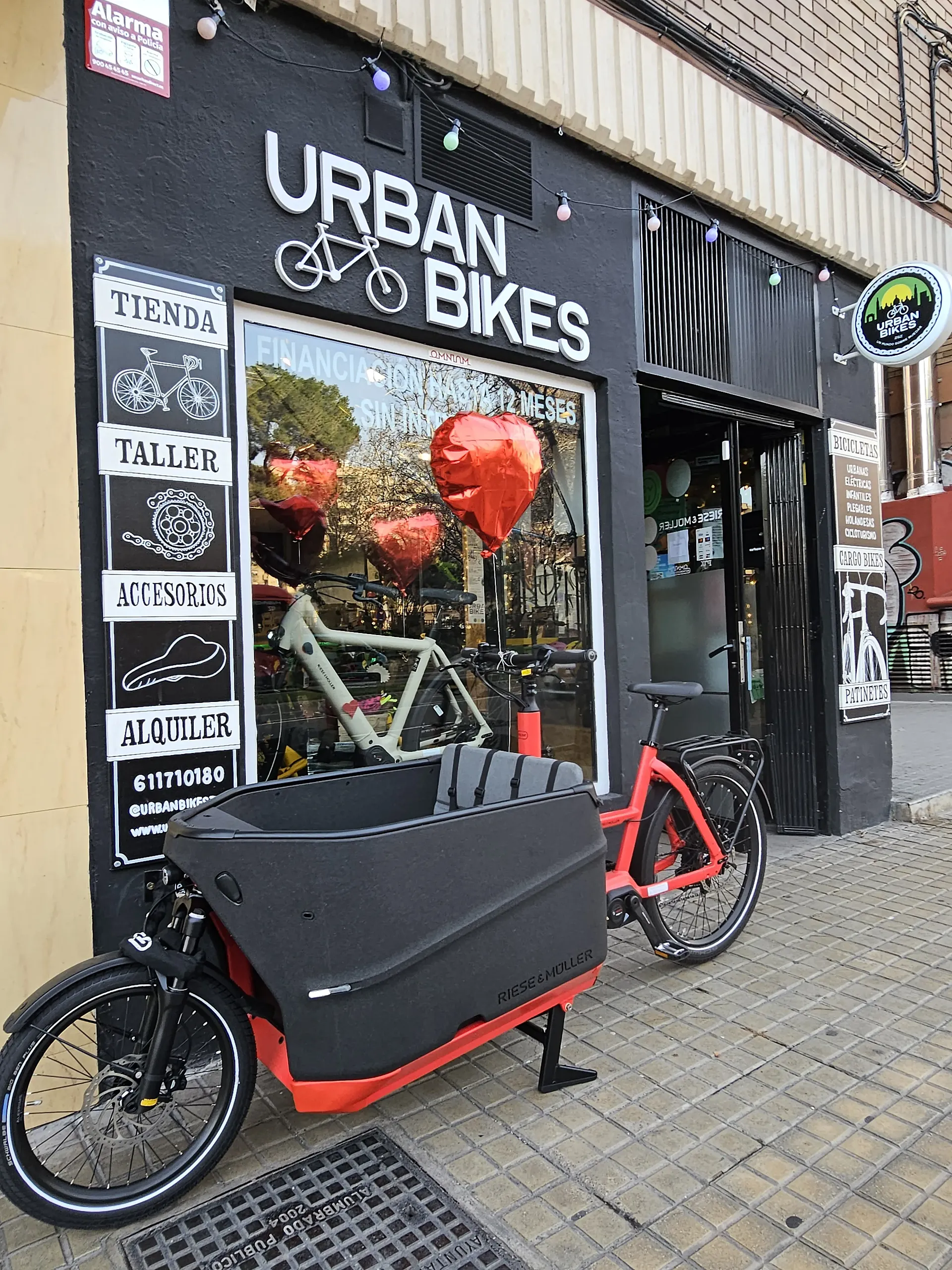 "Enviamos bicicletas convencionales, e-bikes y de carga a más de 20 ciudades de toda España" (Olay González, Urban Bikes)