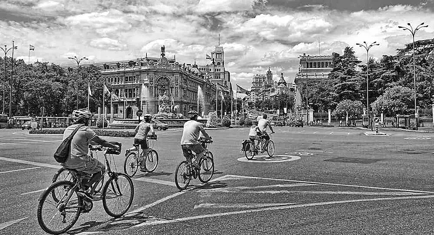 Ciclistas en Madrid (Foto: jninophotos).