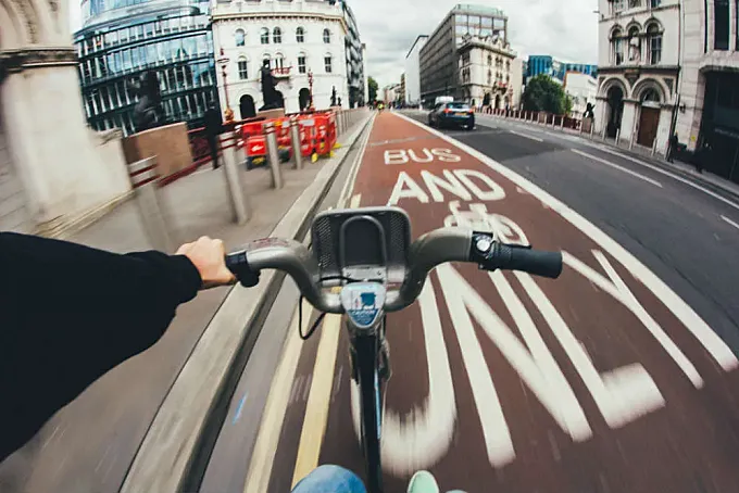 Los carriles bici pintados son “una pérdida de dinero”, según expertos británicos