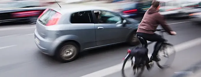 La DGT insta a los ciclistas a no ser “un estorbo”