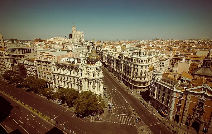 El cierre parcial de Gran Vía al tráfico mejora la calidad del aire en el centro de Madrid
