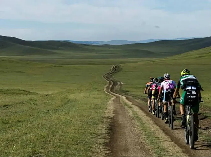 Gana una prueba de ciclismo virtual… ¡y le invitan a competir en la Mongolia Bike Challenge!