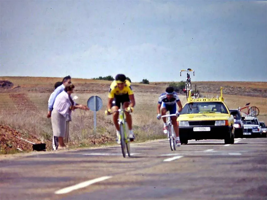 Pedro Delgado, con el maillot amarillo de La Vuelta de 1989 (foto: José-Manuel Benito Álvarez)