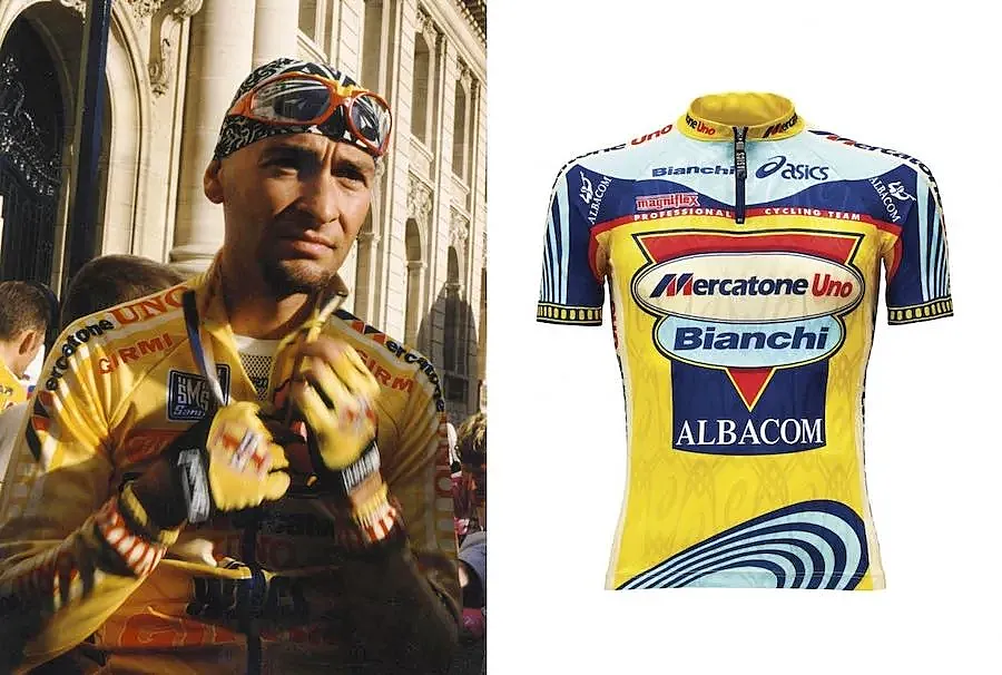 Marco Pantani, y el maillot que vistió en la Milán-San Remo de 1999 (Asta Bolaffi).