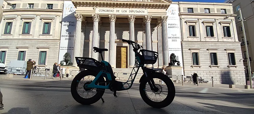 Hemos prestado una bicicleta eléctrica Yamaha Booster Easy a quien se mueve habitualmente en moto por Madrid.