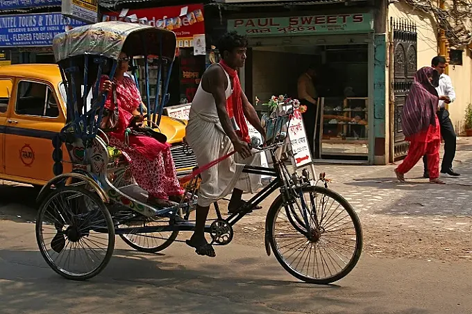 Presión sobre Calcuta para que retire la prohibición de circular en bicicleta
