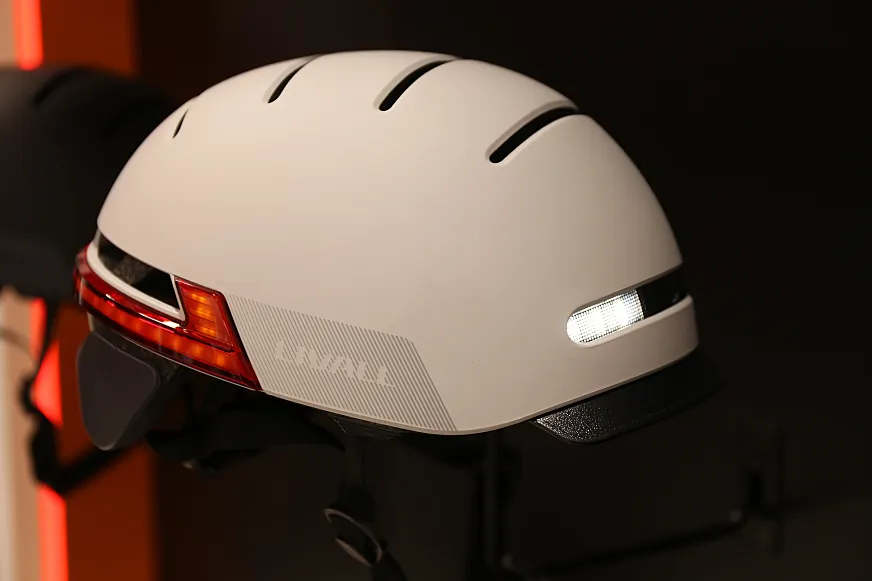 La gama LIVALL incluye cascos de ciclismo urbano, montaña y carretera, además de un modelo para esquiar.