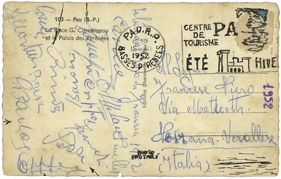 Una postal firmada por varios ciclistas del Tour de 1952 (Asta Bolaffi).