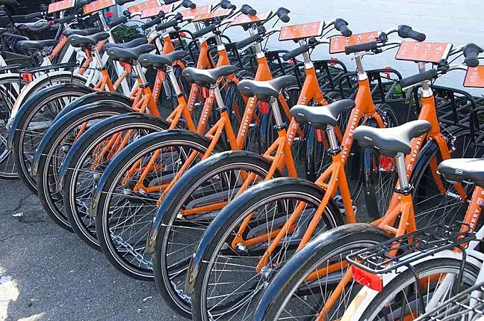 AMBE denuncia el “caos” de los nuevos sistemas de bicicleta compartida