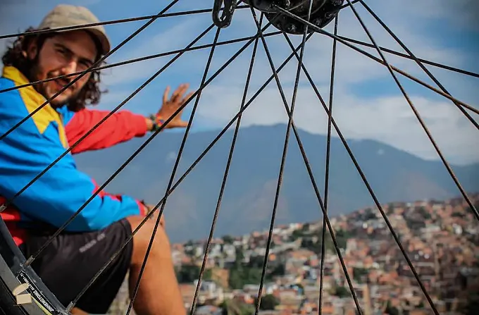 Tabaré Alonso: un viaje en bicicleta por América Latina