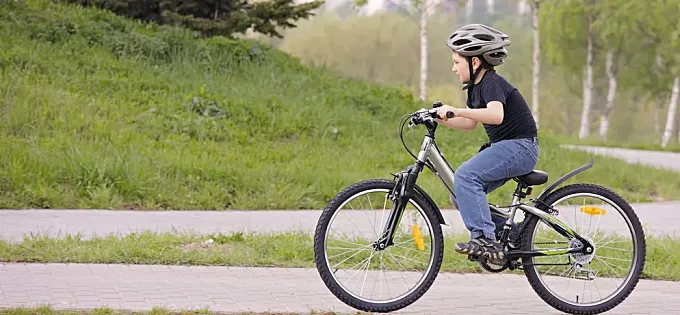 Casco ciclista obligatorio para los menores de 16 años