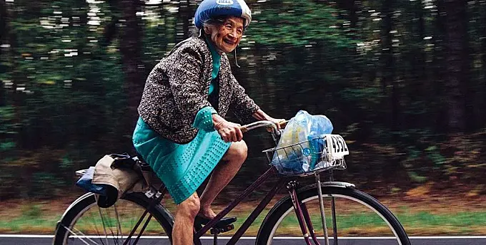 Lan Yin Tsai, la ciclista de 90 años que se ha convertido en un icono