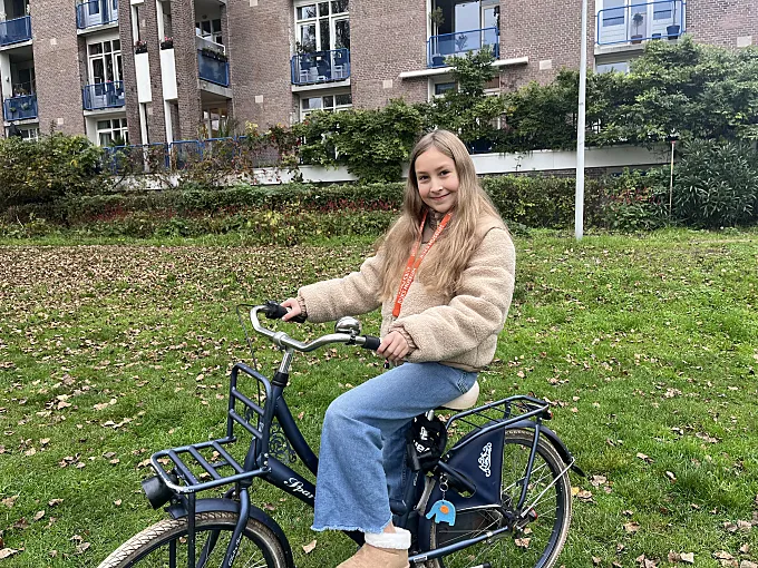 "Los niños deberían venir a Ámsterdam y ver lo bien que se va al colegio en bicicleta" (Liza Klimova)