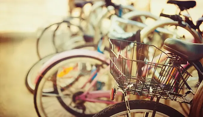 ConBici pide aparcamientos para bicicletas en los supermercados