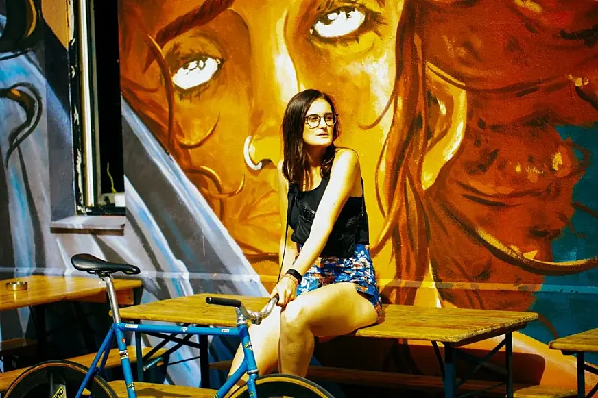 Pauline Perrine, actriz y entusiasta de la bicicleta (foto: Solal Ohayon)